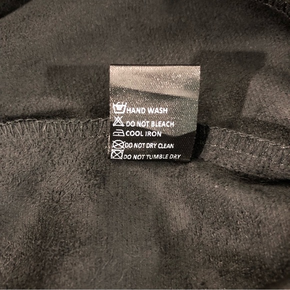 NWOT- VICI Matte Finish Pocketed Faux Leather Tie Shorts. Size L - Picture 15 of 15